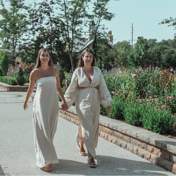 Hi I’m Chelsea! Like this to be notified when I go LIVE 🥰 - Picture 4 of 7